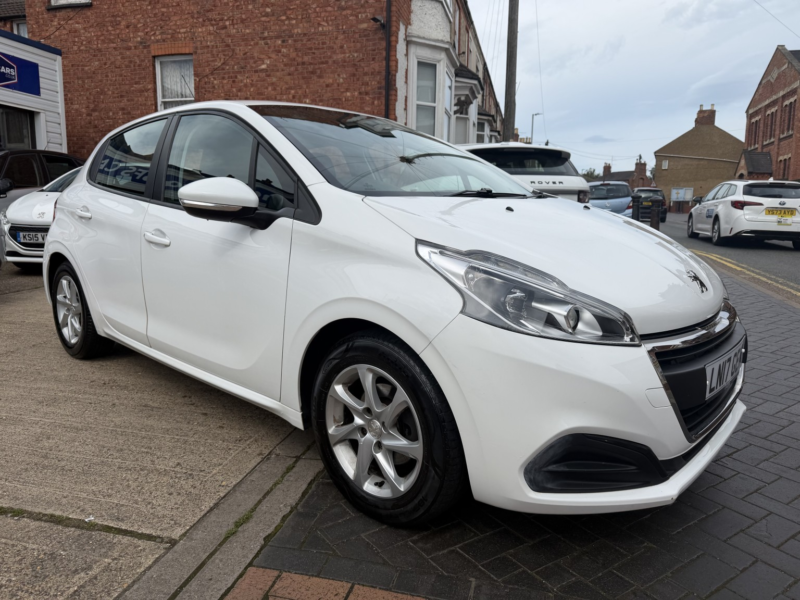 2017 Peugeot 208 1.2 Puretech Active in White — image 1