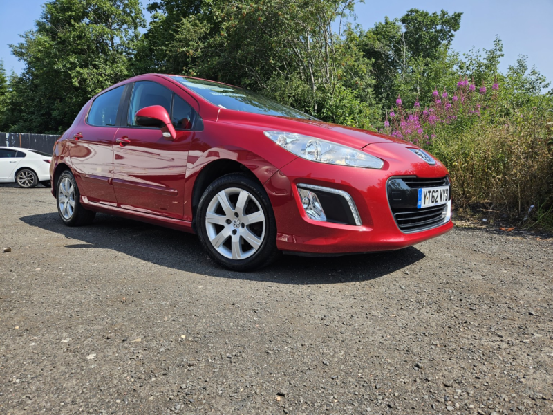 2012 Peugeot 308 1.6 Hdi Active in Red — image 1