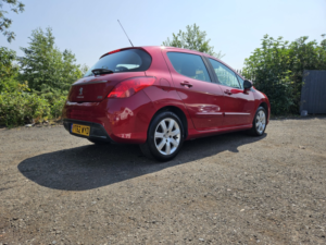 2012 Peugeot 308 1.6 Hdi Active in Red — image 4