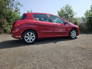 2012 Peugeot 308 1.6 Hdi Active in Red — image 5