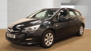 2014 Vauxhall Astra 1.3 Cdti Ecoflex Design Sports Tourer Euro 5 (s/s) 5dr in Black — image 3
