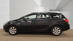 2014 Vauxhall Astra 1.3 Cdti Ecoflex Design Sports Tourer Euro 5 (s/s) 5dr in Black — image 5
