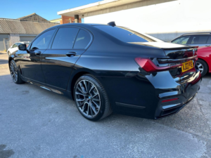 2022 BMW 7 Series 3.0 730d Mht M Sport Auto Euro 6 (s/s) 4dr in Black — image 3