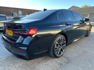 2022 BMW 7 Series 3.0 730d Mht M Sport Auto Euro 6 (s/s) 4dr in Black — image 4