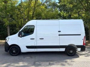2023 Renault Master 2.3 Dci 33 Business+ Fwd Mwb Medium Roof Euro 6 4dr in White — image 4
