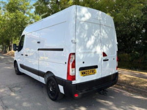 2023 Renault Master 2.3 Dci 33 Business+ Fwd Mwb Medium Roof Euro 6 4dr in White — image 5