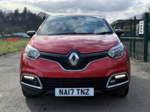 2017 Renault Captur 1.5 Dynamique S Nav Dci 90 in Red — image 2