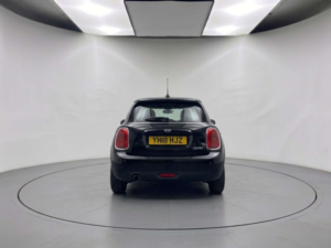 2018 MINI Hatch 1.5 Cooper 5dr in Black — image 4