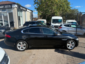 2017 Jaguar Xf 2.0d Portfolio Saloon 4dr Diesel Auto Euro 6 (s/s) (180 Ps) in Black — image 2