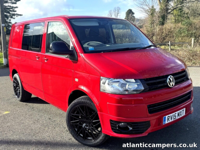 2015 Volkswagen Transporter Kombi Highline Swb 2.0 140 Ps Tdi DSG in Red — image 1