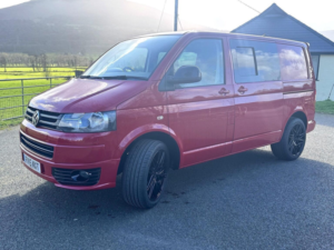 2015 Volkswagen Transporter Kombi Highline Swb 2.0 140 Ps Tdi DSG in Red — image 3