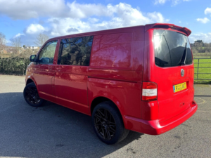 2015 Volkswagen Transporter Kombi Highline Swb 2.0 140 Ps Tdi DSG in Red — image 5