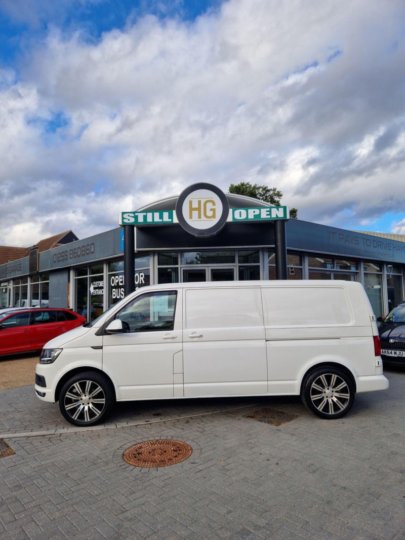 2018 Volkswagen Transporter 2.0 Tdi T28 Bluemotion Tech Highline Fwd Lwb Euro 5 (s/s) 5dr in White — image 1