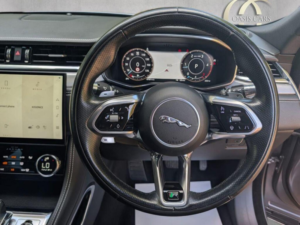 2021 Jaguar F-Pace 2.0 D200 Mhev R-Dynamic Se Auto AWD Euro 6 (s/s) 5dr in Grey — image 6