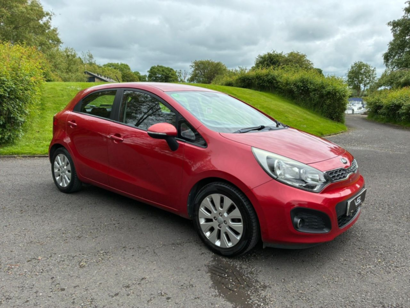 2015 Kia Rio 1.25 2 Hatchback 5dr Petrol Manual Euro 5 (84 Bhp) in Red — image 1
