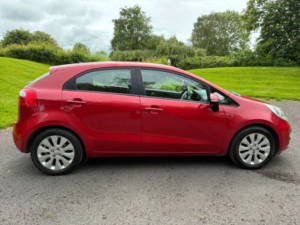2015 Kia Rio 1.25 2 Hatchback 5dr Petrol Manual Euro 5 (84 Bhp) in Red — image 2