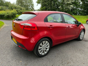 2015 Kia Rio 1.25 2 Hatchback 5dr Petrol Manual Euro 5 (84 Bhp) in Red — image 4