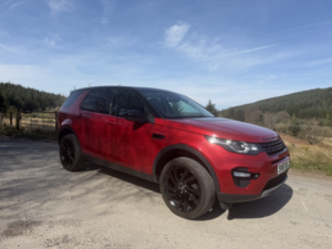 2017 Land Rover Discovery Sport 2.0 Td4 Hse Black in Red — image 4