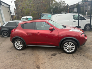 2011 Nissan Juke 1.6 Dig-T Tekna SUV 5dr Petrol CVT 4WD Euro 5 (190 Ps) in Red — image 2