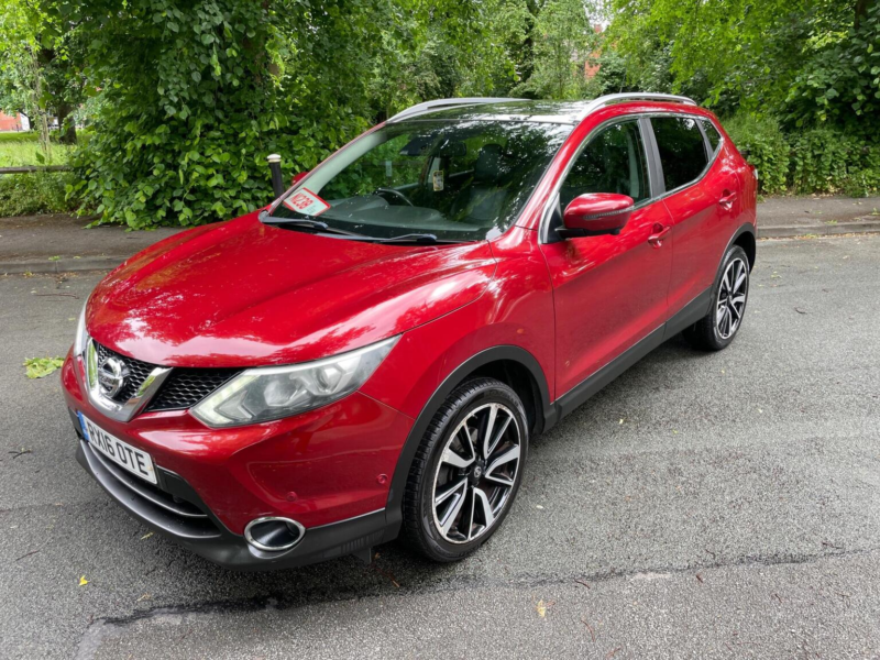 2016 Nissan Qashqai 1.2 Dig-T Tekna Xtron 2WD Euro 6 (s/s) 5dr in Red — image 1