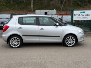 2011 Skoda Fabia 1.2 Elegance Hatchback 5dr Petrol Manual Euro 5 (69 Ps) in Silver — image 4