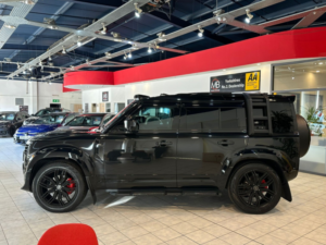 2024 Land Rover Defender 110 3.0 D250 Mhev Xs Edition in Black — image 4