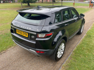 2016 Land Rover Range Rover Evoque 2.0 Td4 Se 4WD Euro 6 (s/s) 5dr in Black — image 4