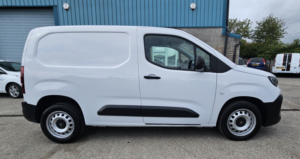 2026 Citroen Berlingo 1.5 Berlingo Pv M Bhdi 1.5 100 S&s Mt6 Enterprise+ in White — image 3