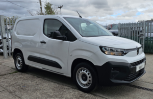 2026 Citroen Berlingo 1.5 Berlingo Pv M Bhdi 1.5 100 S&s Mt6 Enterprise+ in White — image 5