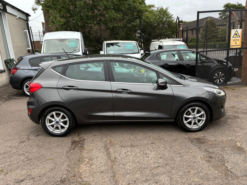 2018 Ford Fiesta 1.0t Ecoboost Zetec Hatchback 5dr Petrol Manual Euro 6 (s/s) (100 Ps) in Grey — image 1