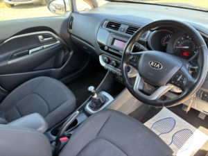 2015 Kia Rio 1.3 Sr7 in White — image 2