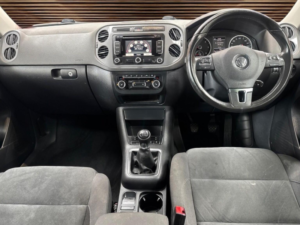 2014 Volkswagen Tiguan 2.0 Tdi Bluemotion Tech Match 4WD Euro 5 (s/s) 5dr in Red — image 3