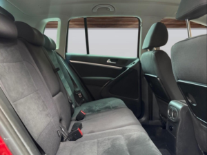 2014 Volkswagen Tiguan 2.0 Tdi Bluemotion Tech Match 4WD Euro 5 (s/s) 5dr in Red — image 6