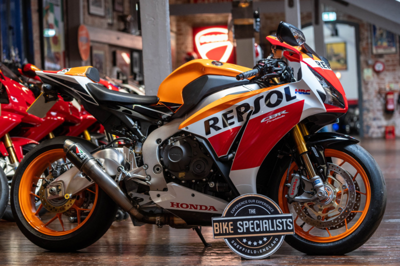 2015 Honda Cbr1000rr Fireblade *one Owner - 592 Miles* in Orange — image 1