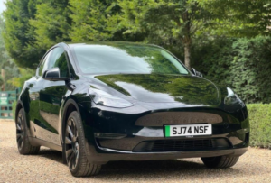 2024 Tesla Model Y Auto Rwd 5dr in Black — image 2