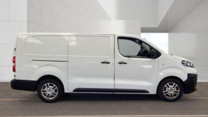 2020 Vauxhall Vivaro 2.0 Turbo D 3100 Dynamic L2 H1 Euro 6 (s/s) 6dr in White — image 4