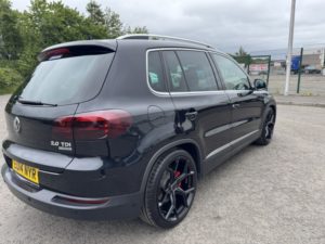 2014 Volkswagen Tiguan 2.0 Tdi Bluemotion Tech Match in Black — image 4