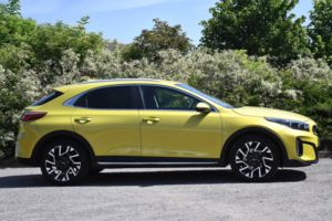 2022 Kia Xceed 1.5 T-Gdi 3 SUV 5dr Petrol Manual Euro 6 (s/s) (158 Bhp) in Yellow — image 2