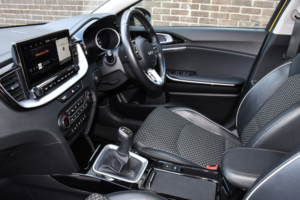 2022 Kia Xceed 1.5 T-Gdi 3 SUV 5dr Petrol Manual Euro 6 (s/s) (158 Bhp) in Yellow — image 4