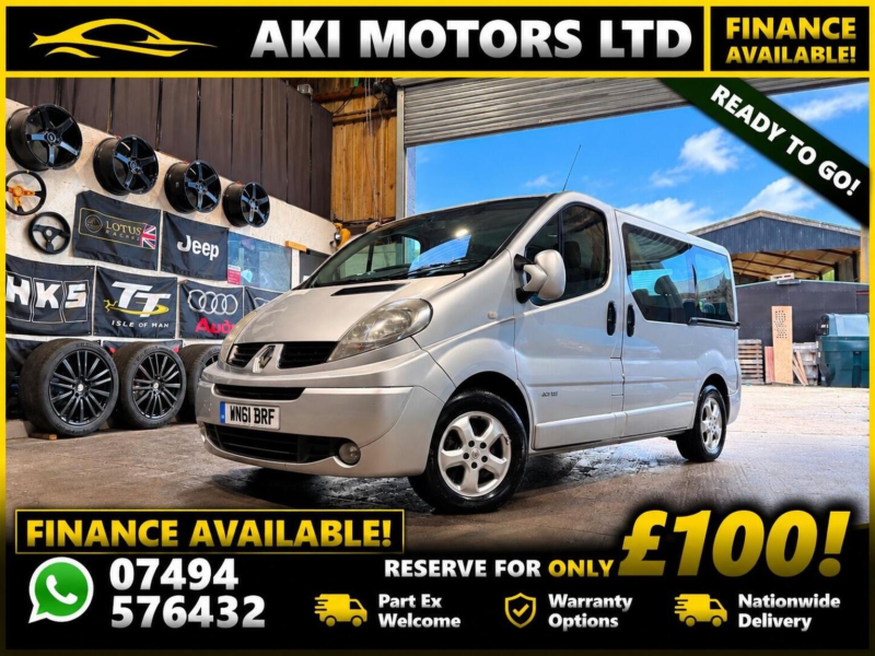 2011 Renault Trafic 2.0 Td Dci Ll27 Phase 3 Qs6 4dr (9 Seats) in Silver — image 1