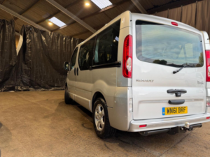 2011 Renault Trafic 2.0 Td Dci Ll27 Phase 3 Qs6 4dr (9 Seats) in Silver — image 4