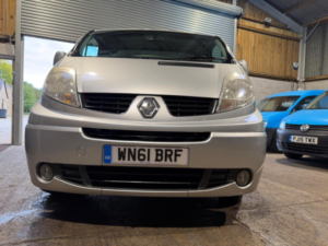 2011 Renault Trafic 2.0 Td Dci Ll27 Phase 3 Qs6 4dr (9 Seats) in Silver — image 6