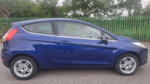 2013 Ford Fiesta 1.0 T Ecoboost Zetec in Blue — image 3