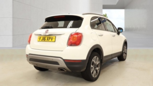 2016 Fiat 500x 1.6 500x Off-Road Look 1.6 Multijet Ii 120hp Cross Diesel White 5dr Low Tax+9 Stamps in White — image 4