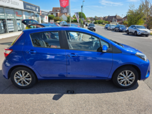 2019 Toyota Yaris 1.5 Vvt-I Icon Hatchback 5dr Petrol Manual Euro 6 (111 Ps) in Blue — image 4