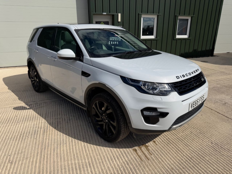 2015 Land Rover Discovery Sport 2.0 Td4 Hse Luxury SUV 5dr Diesel Auto 4WD Euro 6 (s/s) (180 Ps) in White — image 1