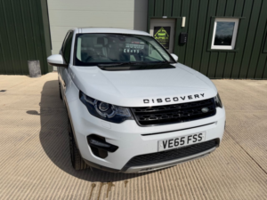 2015 Land Rover Discovery Sport 2.0 Td4 Hse Luxury SUV 5dr Diesel Auto 4WD Euro 6 (s/s) (180 Ps) in White — image 2
