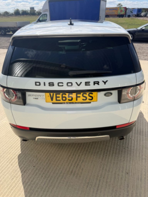 2015 Land Rover Discovery Sport 2.0 Td4 Hse Luxury SUV 5dr Diesel Auto 4WD Euro 6 (s/s) (180 Ps) in White — image 6