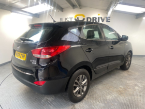 2014 Hyundai Ix35 1.7 Crdi S SUV 5dr Diesel Manual Euro 5 (s/s) (115 Ps) in Black — image 5