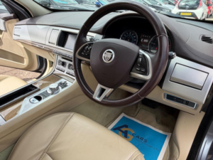 2013 Jaguar Xf 2.2d Premium Luxury Sportbrake Auto Euro 5 (s/s) 5dr in Grey — image 3